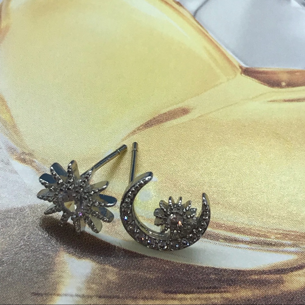 🌟 Sterling Silver 925 Star ⭐️ Moon 🌙 Stud Earrings - Picture 4 of 5